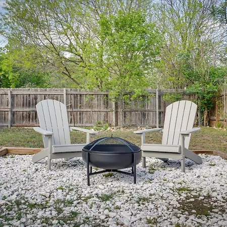 Kerrville Vacation Rental Across From River Trail!